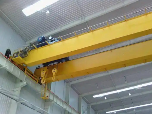 新中式雙梁起重機(jī)的電機(jī)制動(dòng)器有何特點(diǎn)？